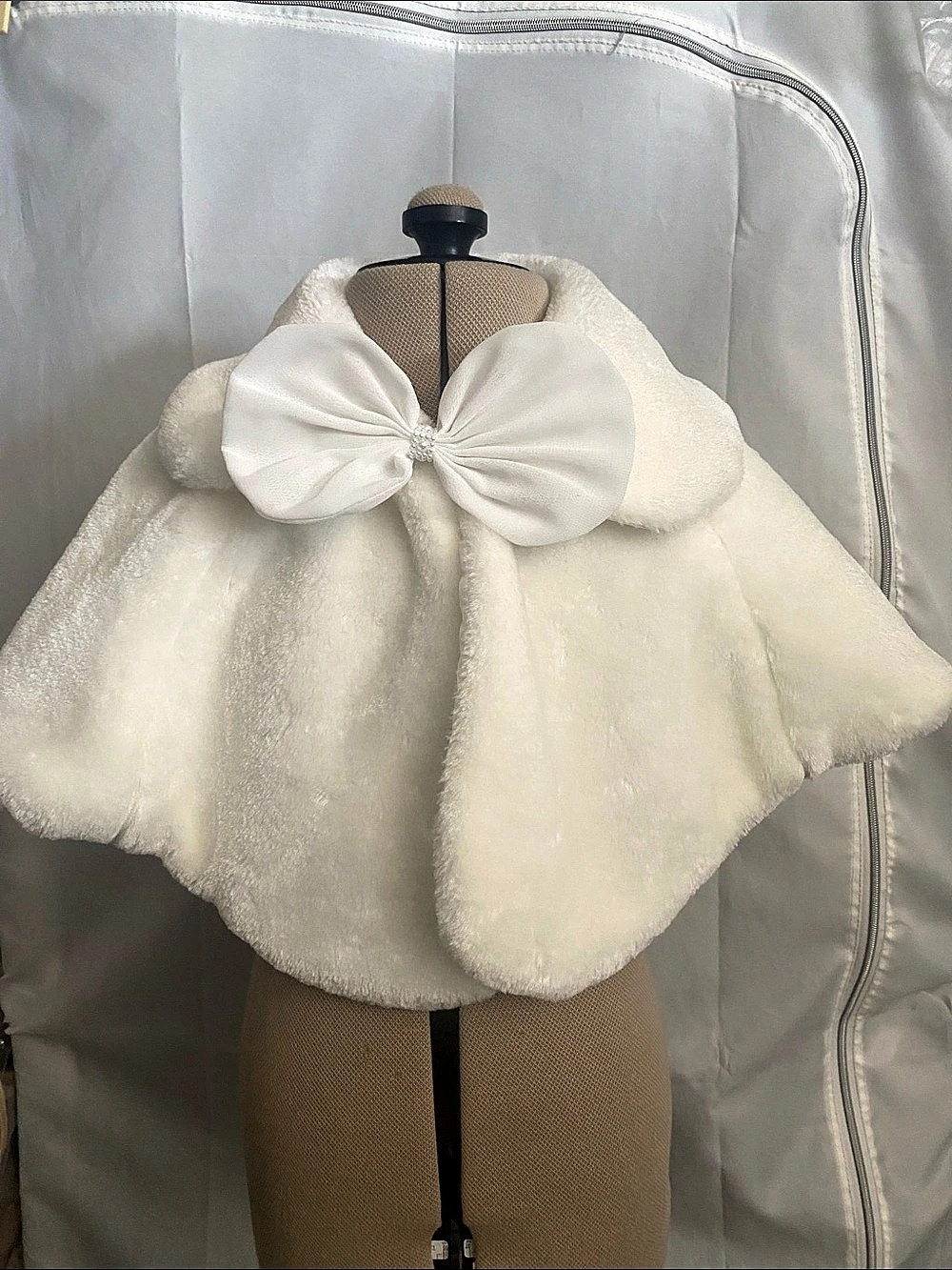 Kids Faux Fur Bow Cape Size 4-7